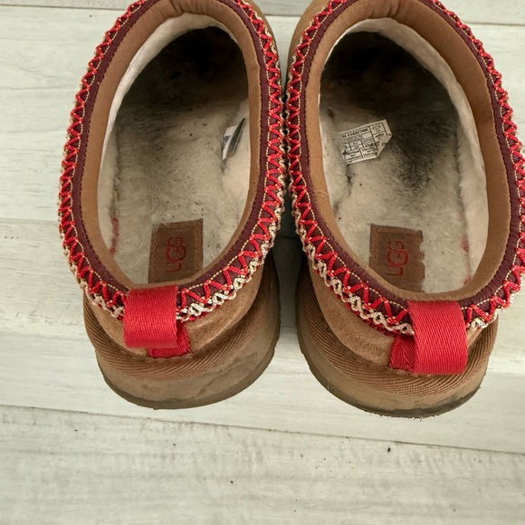 UGG Tan Suede Slippers with Red Accents - Picture 5 of 9